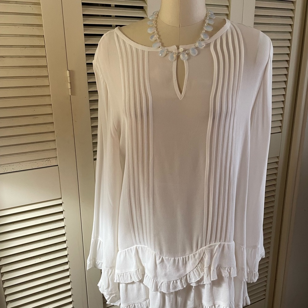 Nicole Miller White Pleated Ruffled tunic blouse.